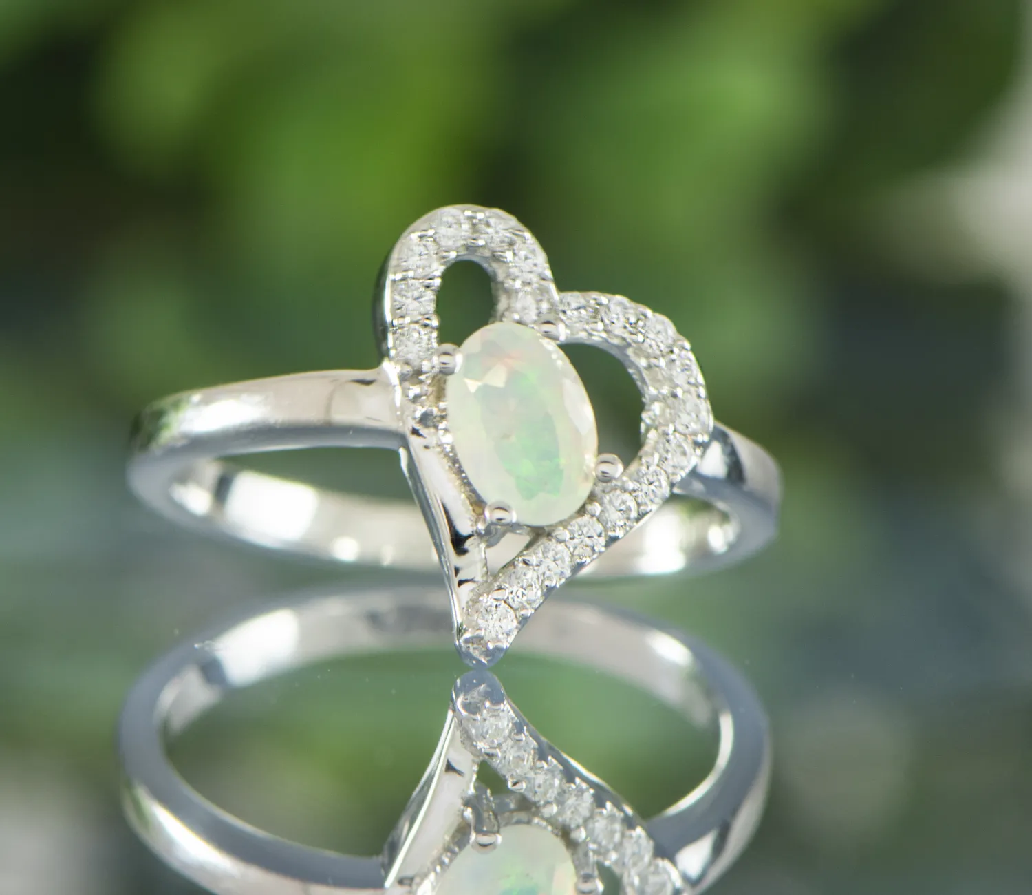 Пръстен с Опал