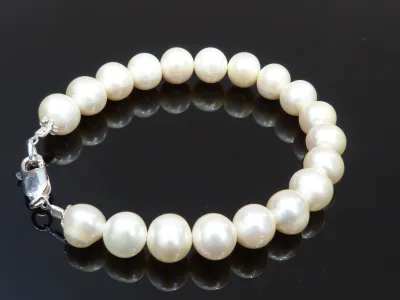 Гривна с Бели Перли